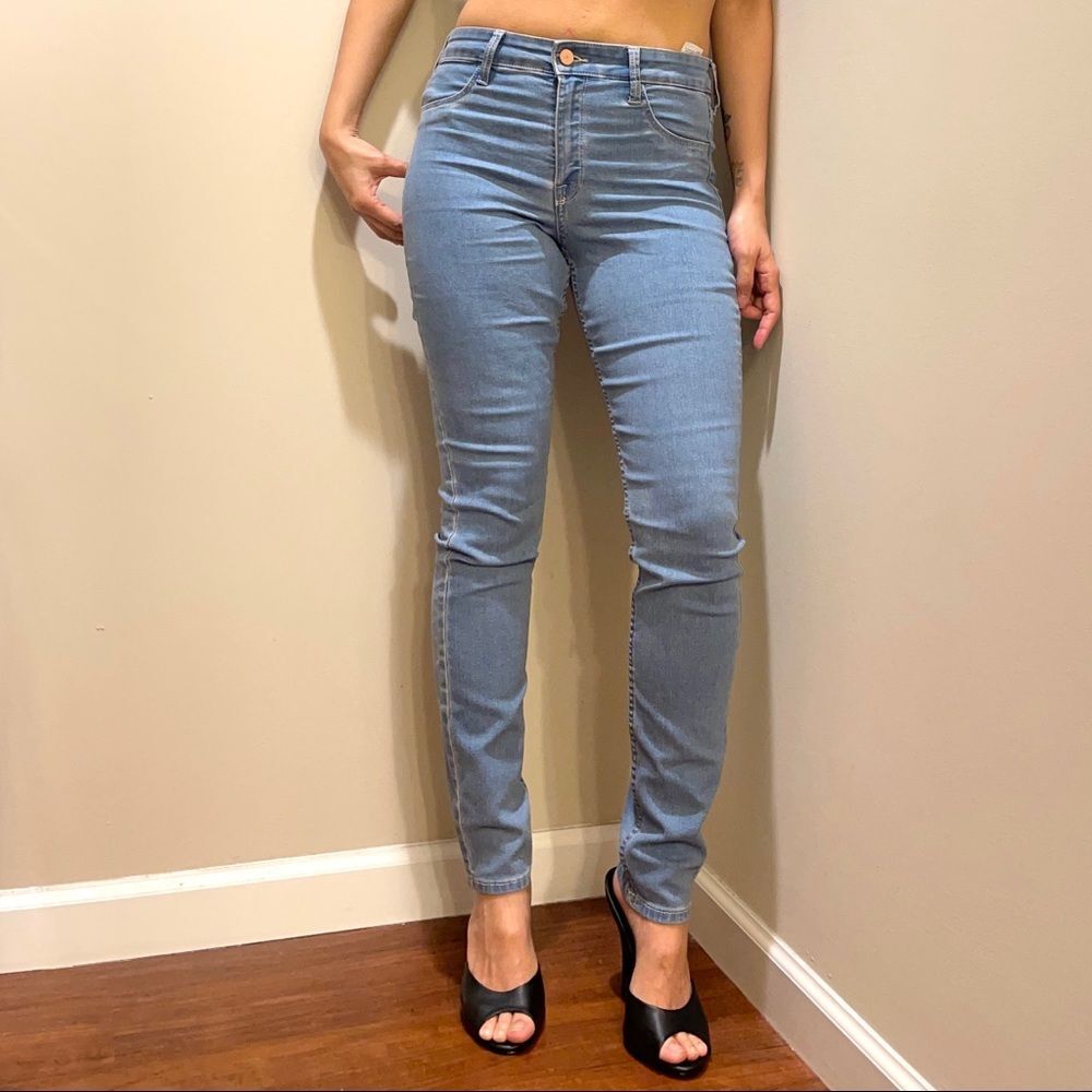 NWT Divided Skinny Regular Waist Ankle Length Skinny Light Blue Jeans